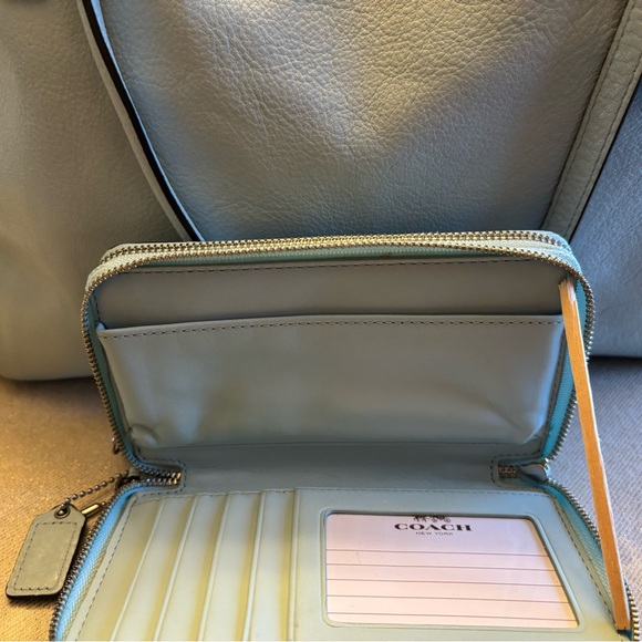 Beautiful coach kitt handbag with matching wallet - Picture 11 of 14